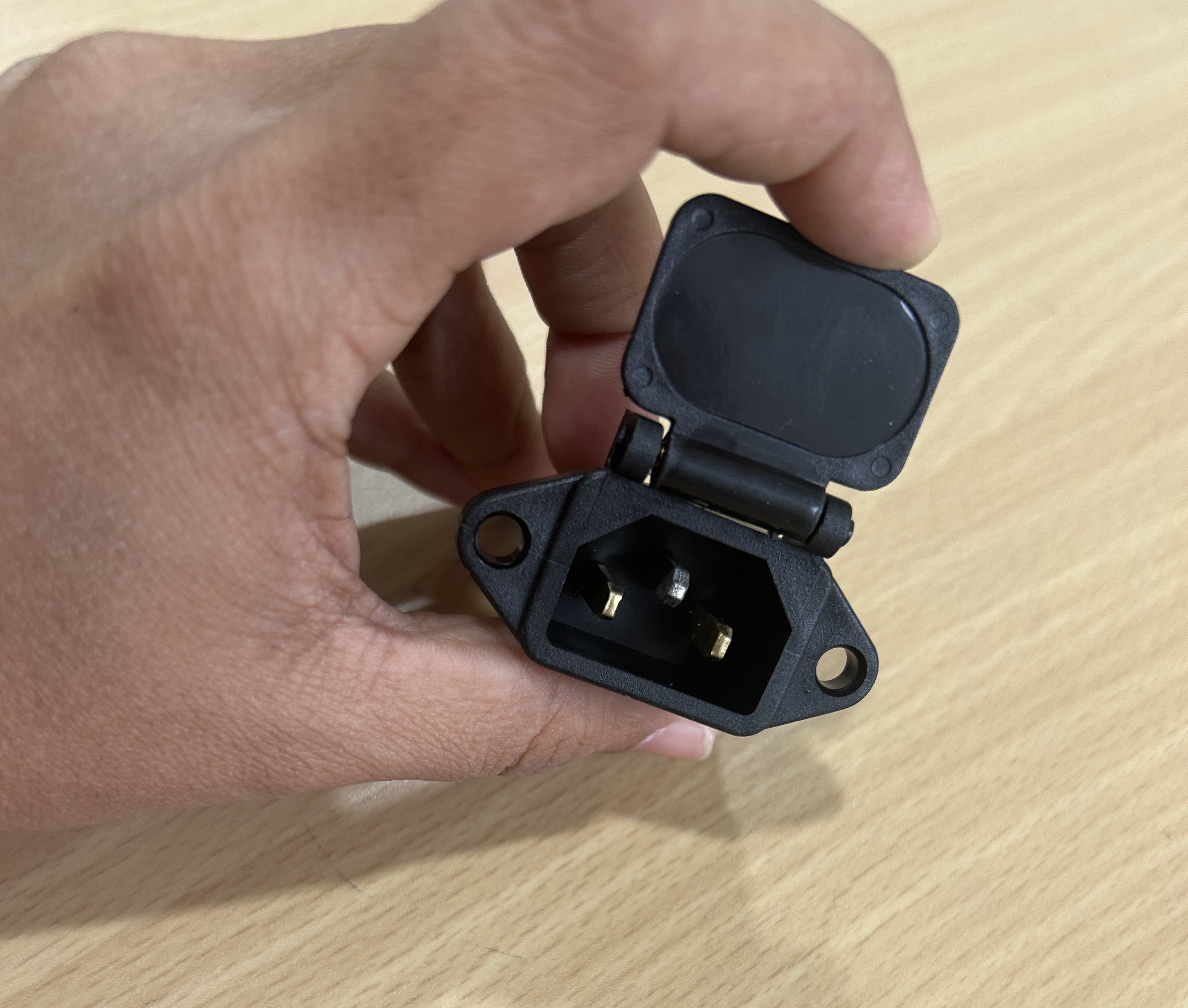 Male 3 pin socket with wire